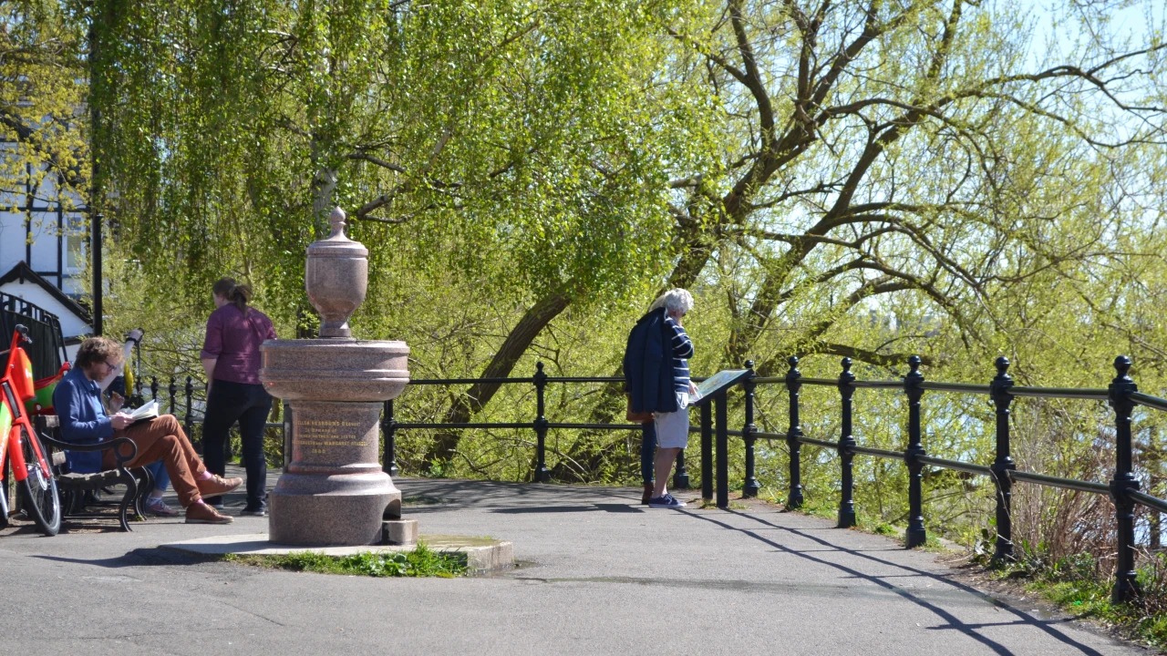 Kew Riverside(1)